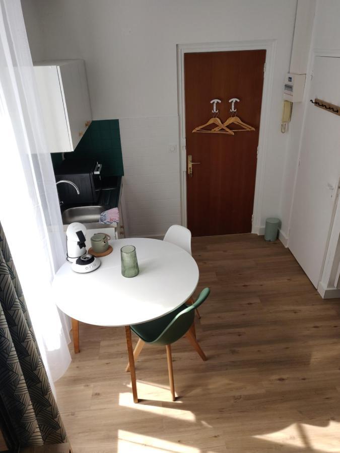 Scandinave - Proche Gare&centre-ville - Stationnement - Cour Intérieure Table&chaises Apartamento *