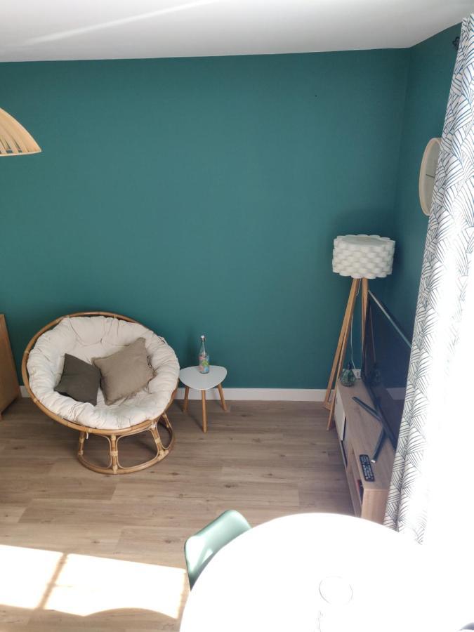 Scandinave - Proche Gare & Centre-ville - Stationnement - Cour Interieure Table & Chaises Apartment Saint-Brieuc