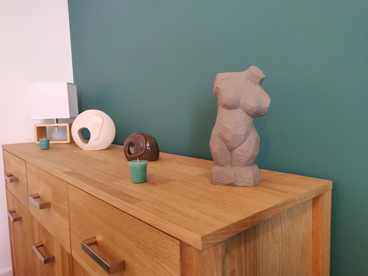 Apartment Scandinave - Proche Gare & Centre-ville - Stationnement - Cour Interieure Table & Chaises Saint-Brieuc